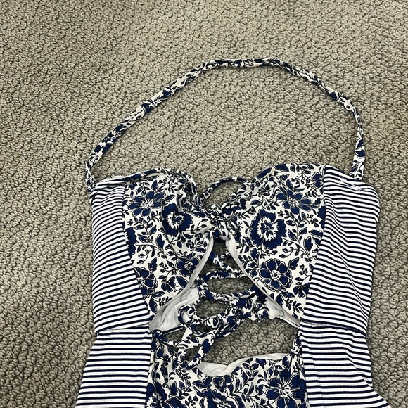 Von Maur one piece - Picture 3 of 6